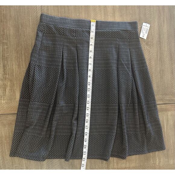 NWT Dressbarn Pleated Gray Geomteric Print Full A Line Skirt Women’s Size Medium - Picture 5 of 8